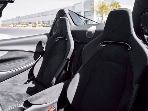 Used 2025 McLaren Artura Spider image 43