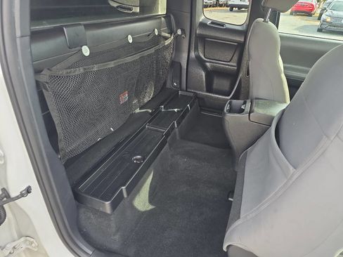 Used 2019 Toyota Tacoma SR image 19