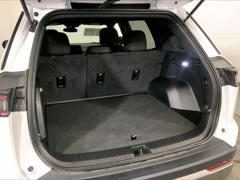 Used 2026 Chevrolet Equinox LT AWD/4WD image 4