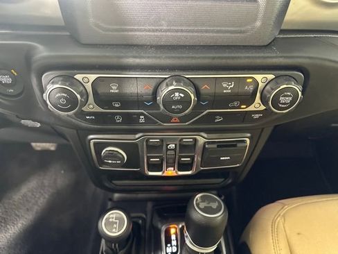 Used 2020 Jeep Wrangler Unlimited Sahara AWD/4WD image 23