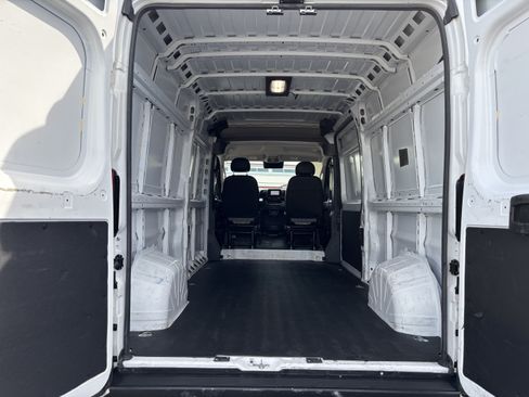 Used 2025 RAM ProMaster 2500 w/ Convenience Group FWD image 17