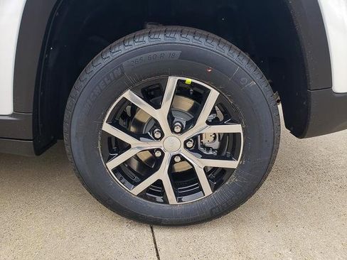 New 2025 Jeep Grand Cherokee Limited w/ Trailer Tow Package image 12