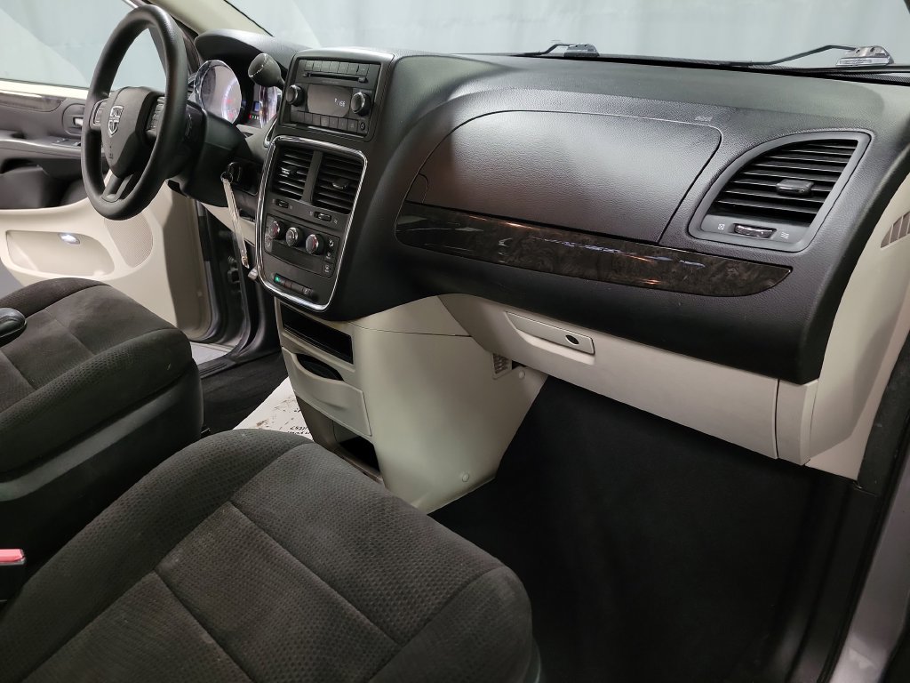 Used 2013 Dodge Grand Caravan American Value Package FWD image 33