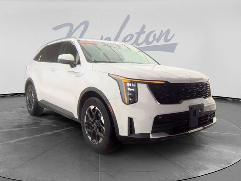 Used 2024 Kia Sorento S FWD image 2
