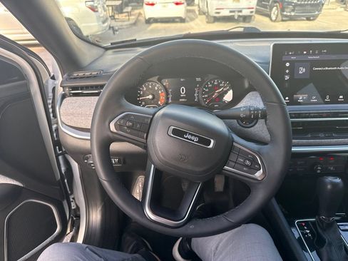 Used 2023 Jeep Compass Latitude AWD/4WD image 8
