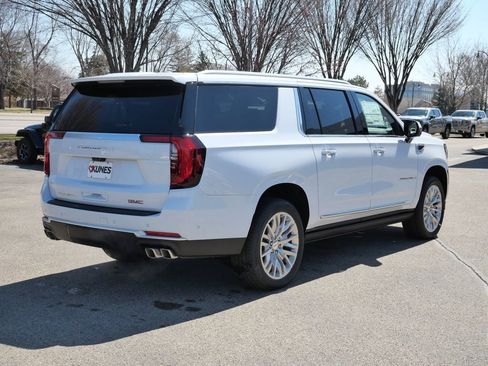 New 2026 GMC Yukon XL Denali w/ Denali Reserve Package AWD/4WD image 17