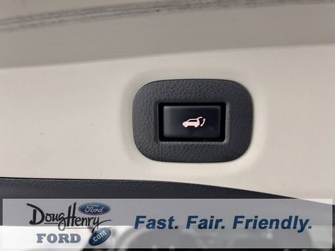 Used 2017 Nissan Rogue SV w/ SV Premium Package image 32