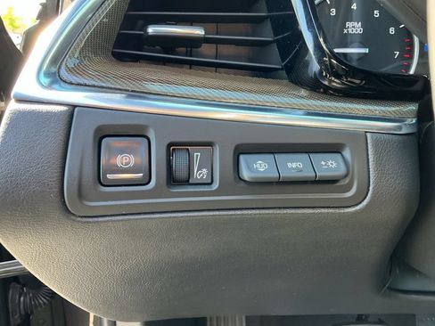 Used 2017 Cadillac XT5 Platinum w/ Driver Assist Package AWD/4WD image 15