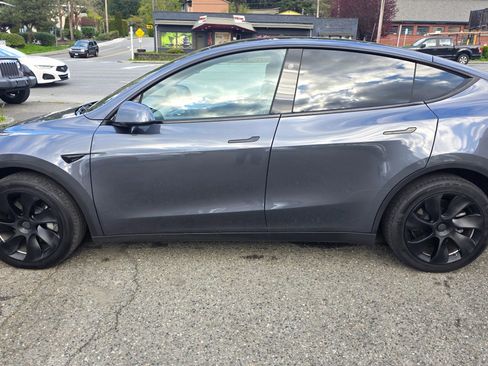 Used 2023 Tesla Model Y Long Range image 8