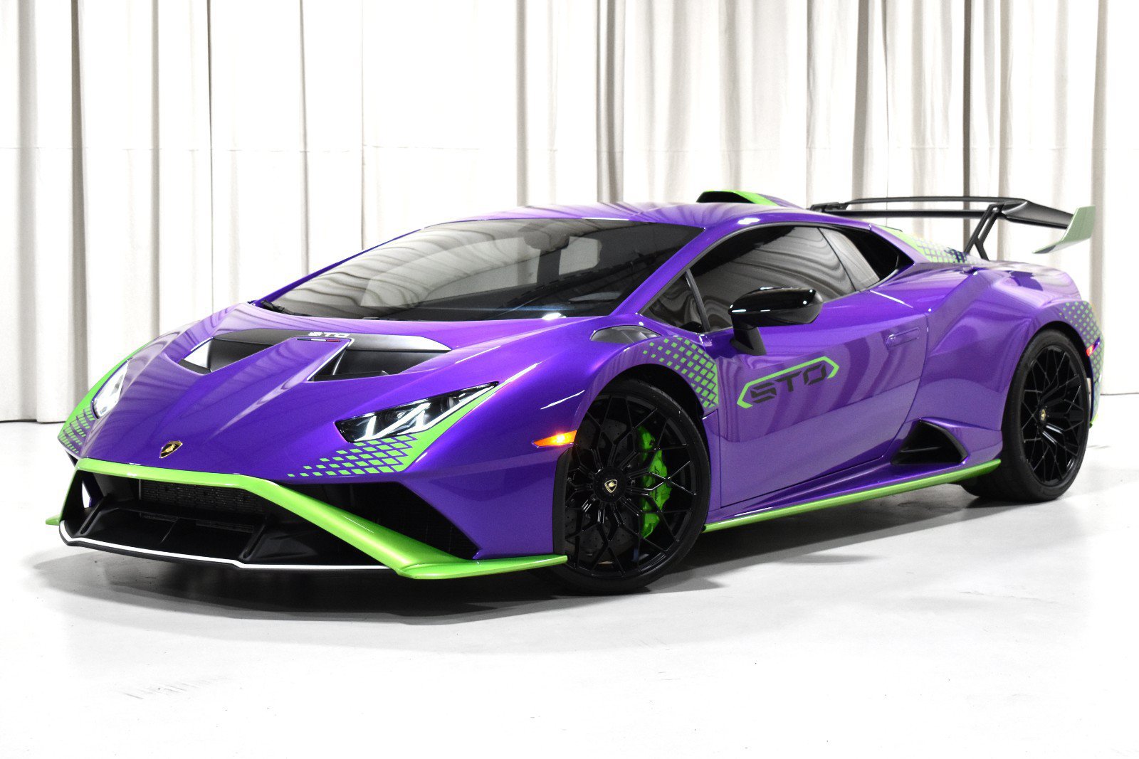 Used 2023 Lamborghini Huracan STO RWD image 1
