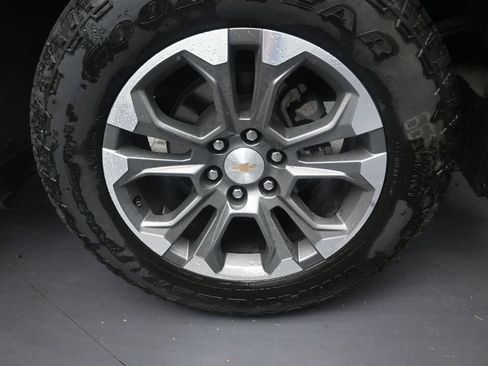 Used 2023 Chevrolet Silverado 1500 LTZ w/ Z71 Off-Road Package AWD/4WD image 10