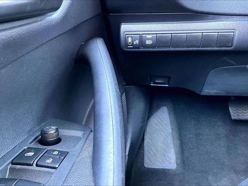 Used 2025 Toyota Corolla LE FWD image 32