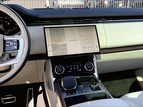 Used 2023 Land Rover Range Rover Long Wheelbase SE image 9