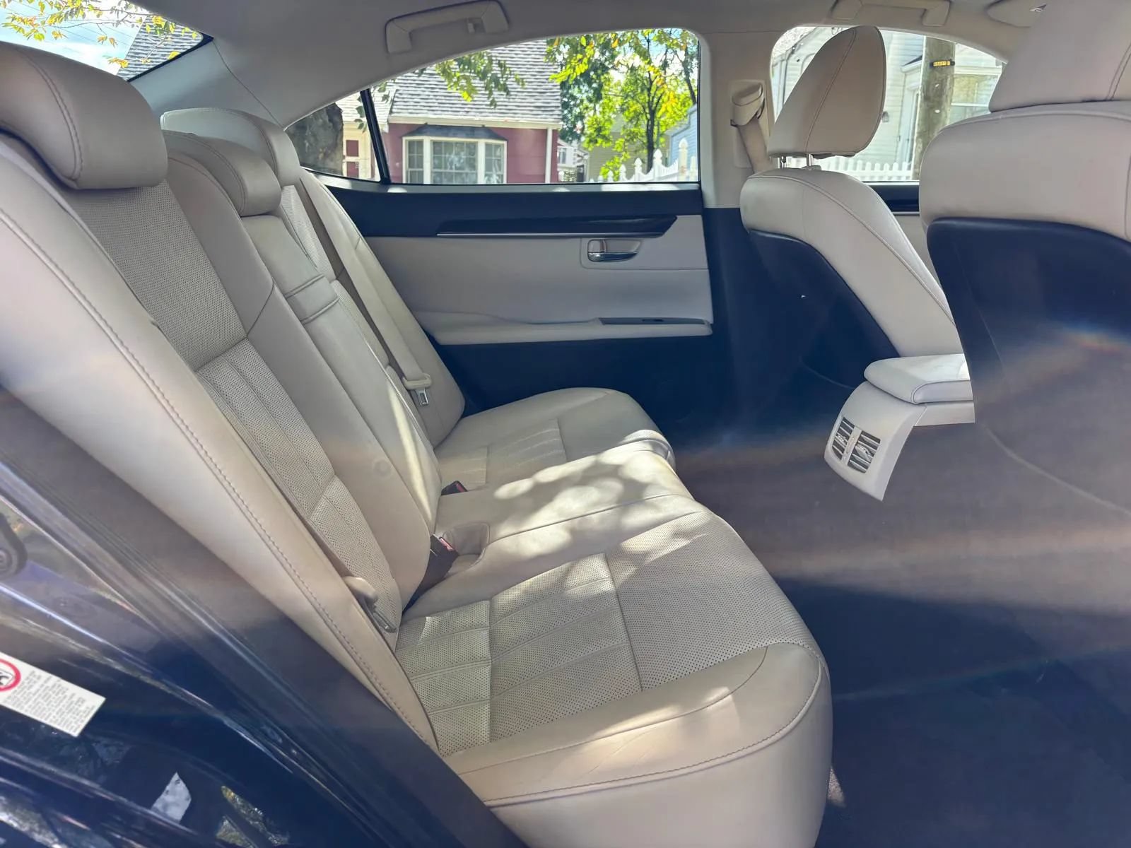 Used 2016 Lexus ES 350 w/ Luxury Package w/Wood Trim FWD image 27