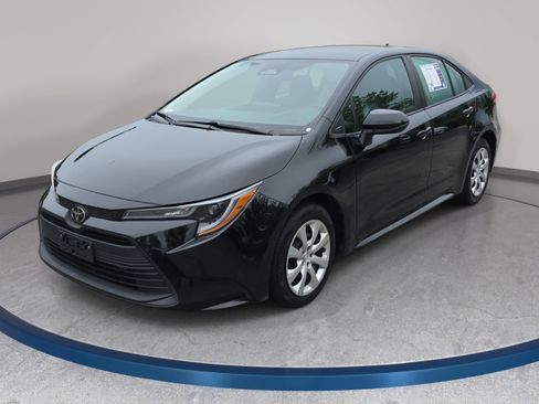 Used 2025 Toyota Corolla LE FWD image 1