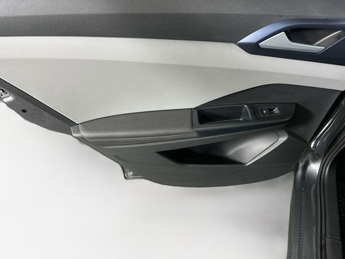 Used 2024 Volkswagen Taos SE w/ Black Wheel Package image 25