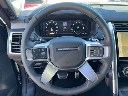 New 2024 Land Rover Discovery Dynamic SE image 10