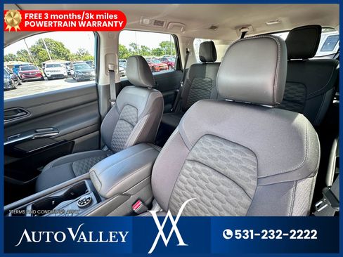 Used 2024 Nissan Pathfinder S image 13