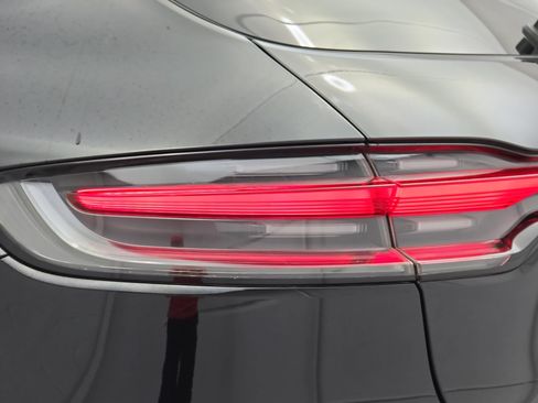Used 2021 Porsche Macan AWD/4WD image 35