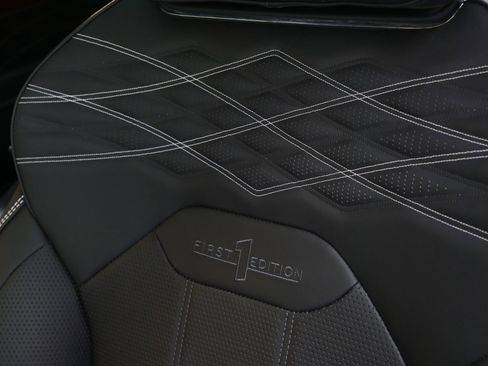 Used 2023 Bentley Bentayga Extended Wheelbase image 19