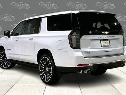 New 2026 Chevrolet Suburban High Country image 3
