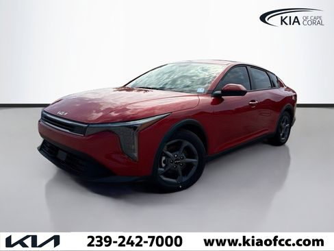 New 2025 Kia K4 LXS image 1