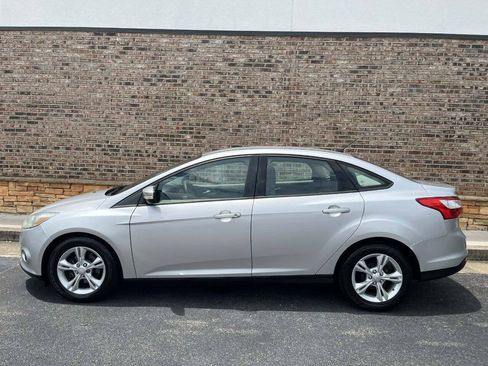 Used 2013 Ford Focus SE FWD image 2