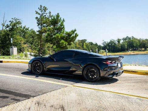 Used 2023 Chevrolet Corvette Z06 RWD image 12