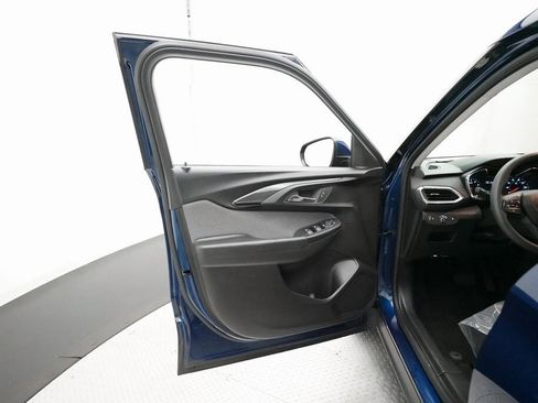 Used 2022 Chevrolet TrailBlazer LT w/ Driver Confidence Package image 27