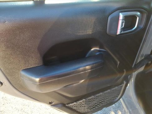 Used 2023 Jeep Gladiator Sport image 17