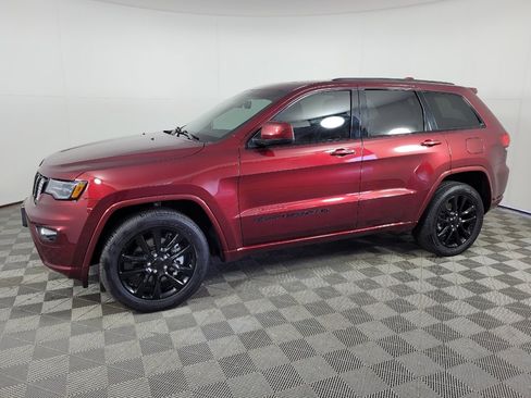Used 2022 Jeep Grand Cherokee Laredo X RWD image 2
