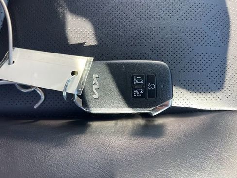 Certified 2024 Kia Carnival LX image 40