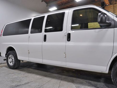 Used 2019 Chevrolet Express 3500 LS image 9