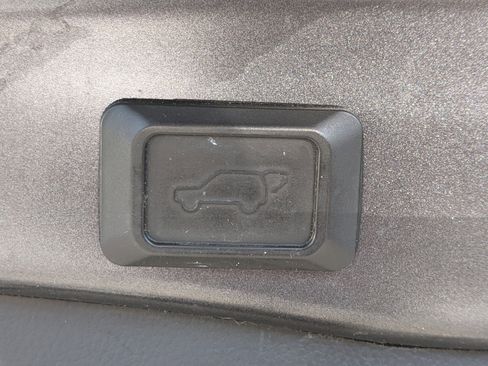 Used 2021 Toyota RAV4 XLE image 10