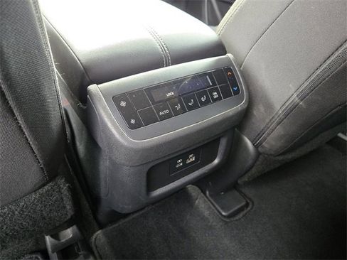 Used 2024 Nissan Pathfinder SV image 18