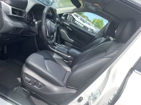 Certified 2026 Toyota Highlander XLE image 18