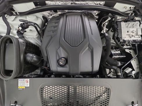 Used 2024 Porsche Macan image 31