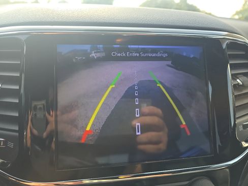 Used 2020 Jeep Grand Cherokee Laredo w/ Laredo X Package image 29