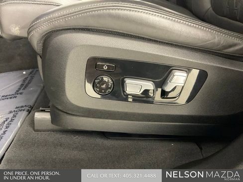 Used 2022 BMW X7 M50i w/ Luxury Seating Package AWD/4WD image 27