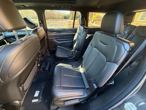 New 2025 Jeep Grand Cherokee L Limited w/ Luxury Tech Group II AWD/4WD image 11