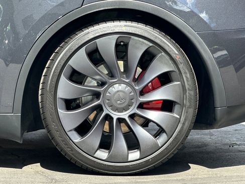 Used 2024 Tesla Model Y Performance AWD/4WD image 26