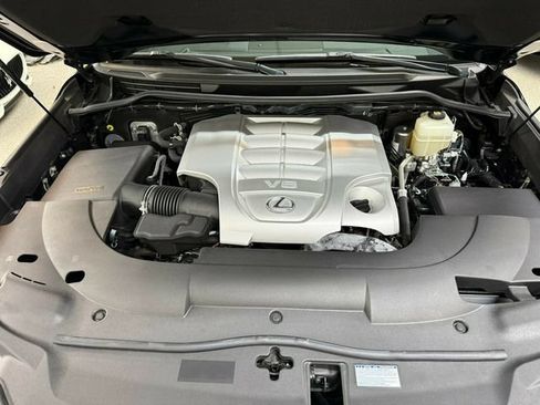 Used 2021 Lexus LX 570 4WD w/ Luxury Package image 32