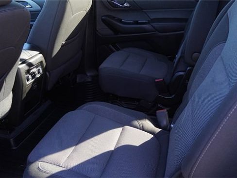 Used 2023 Chevrolet Traverse LT image 15
