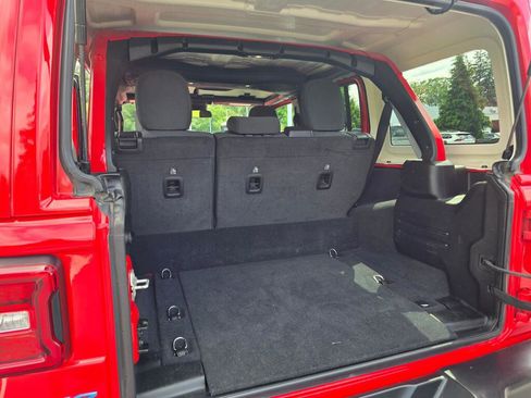 Used 2024 Jeep Wrangler Unlimited Sahara image 19