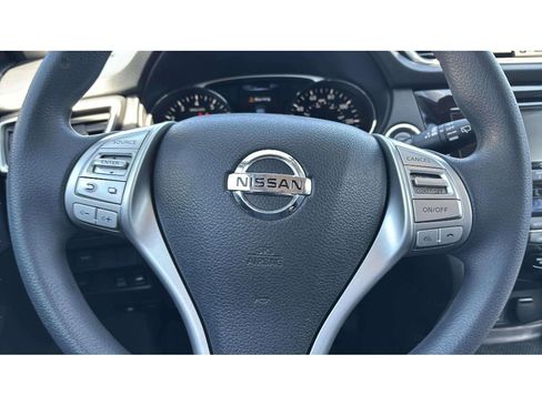 Used 2016 Nissan Rogue SV image 14