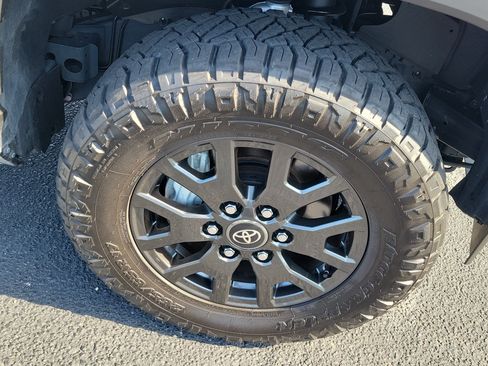 Used 2025 Toyota 4Runner SR5 AWD/4WD image 8