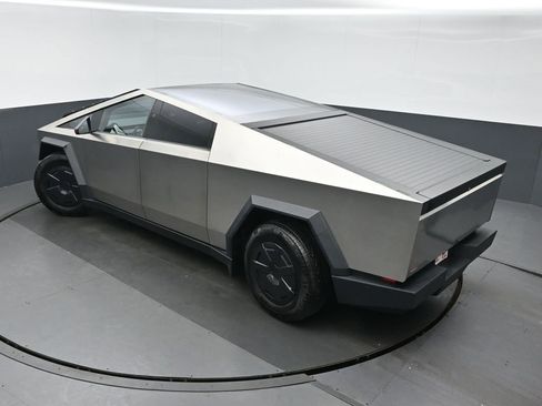 Used 2024 Tesla Cybertruck AWD Crew Cab image 33