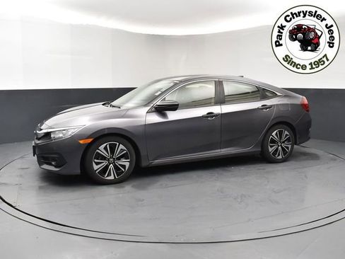 Used 2018 Honda Civic EX-T image 3