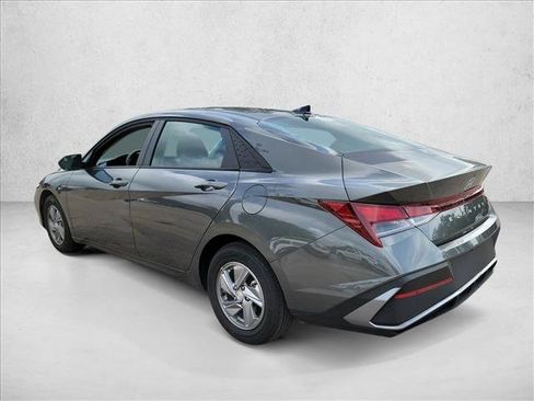 Used 2026 Hyundai Elantra SE FWD image 7