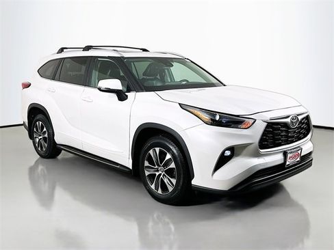 Used 2023 Toyota Highlander XLE image 17